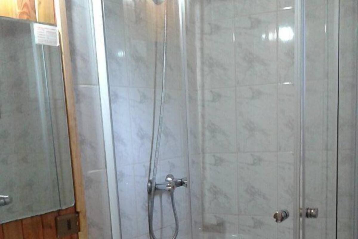 Shower, rainfall showerhead, towels