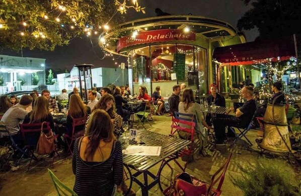 Outdoor dining - Stay steps from Saint Charles Avenue! (New Orleans)