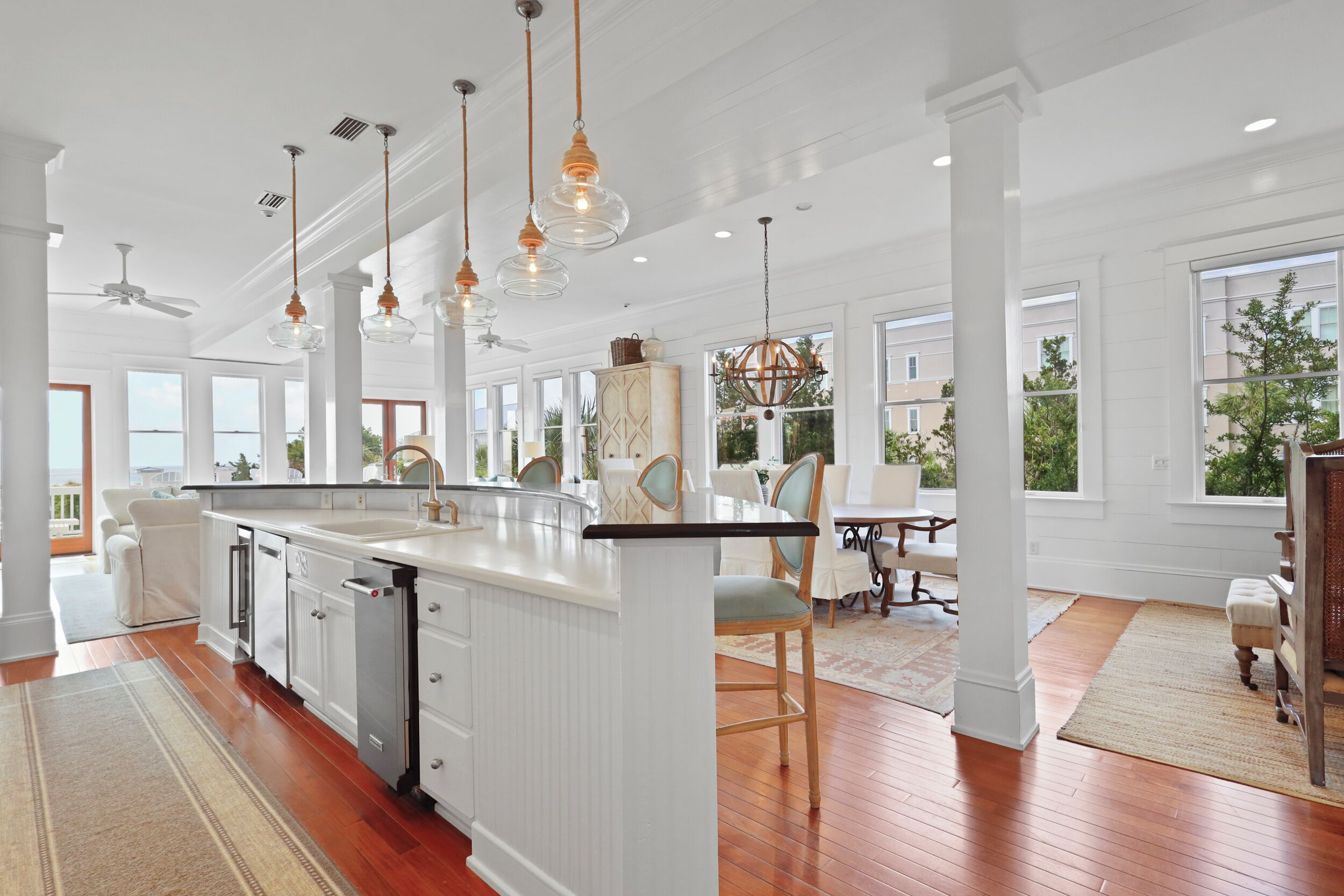 المنشأة من الداخل