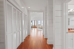 Interior - Beach Lawn Cottage - Magnificent Oceanfront Coast Cottages Escape - Heated Pool (Saint Simons Island)