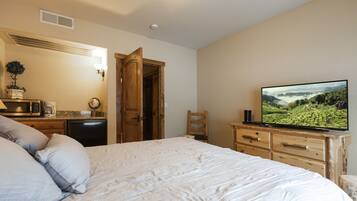 2 bedrooms, free WiFi, bed sheets, wheelchair access