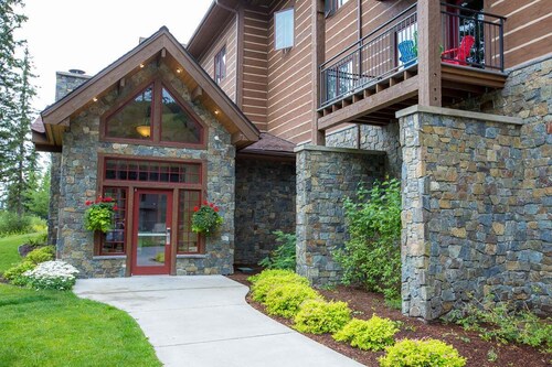 Perfect Whitefish Mountain ski and summer condo! AC for hot days