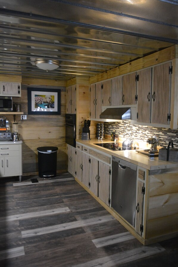 Fridge, microwave, oven, stovetop - Awesome nest across the street of the watts bar lake (Ten Mile)