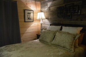 3 bedrooms, desk, iron/ironing board, free WiFi - Awesome nest across the street of the watts bar lake (Ten Mile)