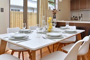 3 Bedroom House | In-room dining