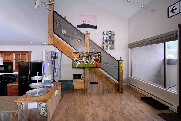 Lobby - Snowcrest, Hot tub!  Walk to lifts! (Mt. Crested Butte)