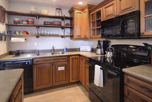 Coffee/tea maker, fridge, microwave, oven - Snowcrest, Hot tub!  Walk to lifts! (Mt. Crested Butte)