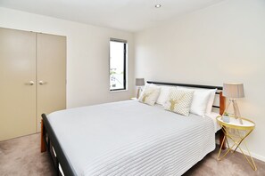 4 Bedroom Premium Apartment | 4 bedrooms, individually decorated, individually furnished - Hagley Apartment (Christchurch)