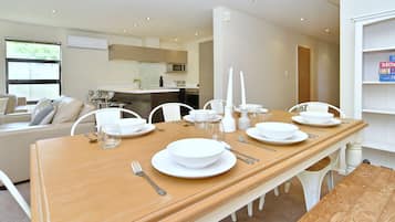 4 Bedroom Premium Apartment | In-room dining