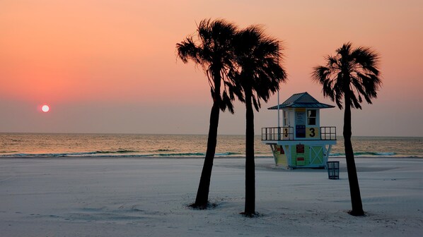 Beach nearby, sun-loungers, beach towels