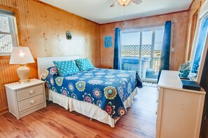 5 bedrooms, free WiFi, bed sheets - Oceanfront Dog Friendly Home with Private Pool, Hot Tub, and Game Room (Salvo)