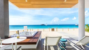 Luxury Condo, 1 Bedroom, Hot Tub, Beachfront | Terrace/patio