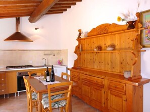 Refrigerador, horno y utensilios de cocina 