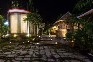 Fachada del alojamiento - Noche