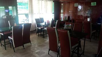 Breakfast, lunch, dinner served; local and international cuisine