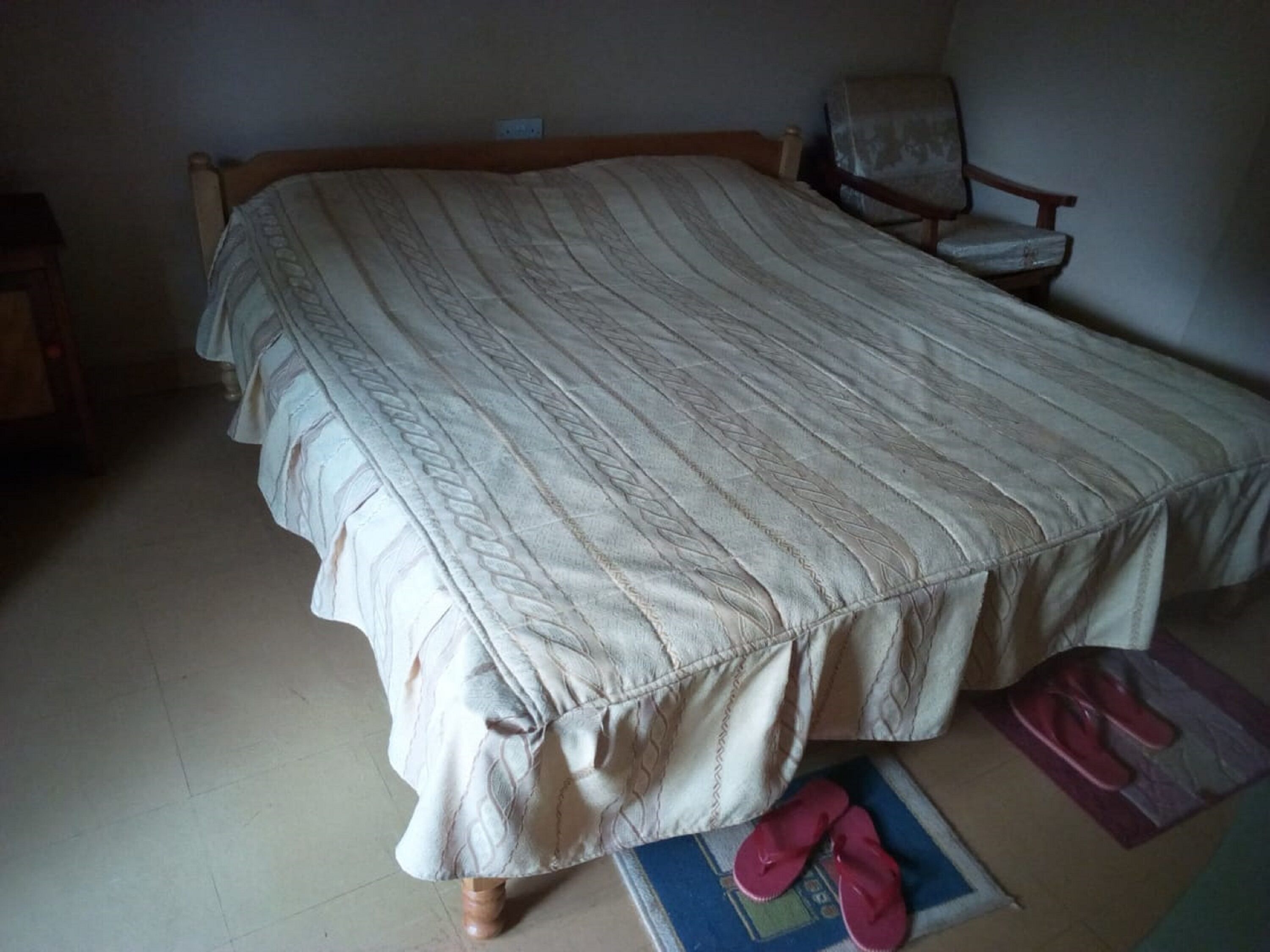 スタンダード ルーム | デスク、遮光カーテン、WiFi (無料)、ベッドシーツ