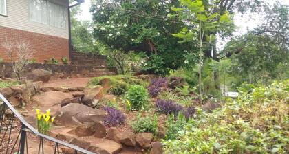 Gondo Hill Cottage Upmarket Borrowdale Tranquile, Mature Garden and Fresh Air.