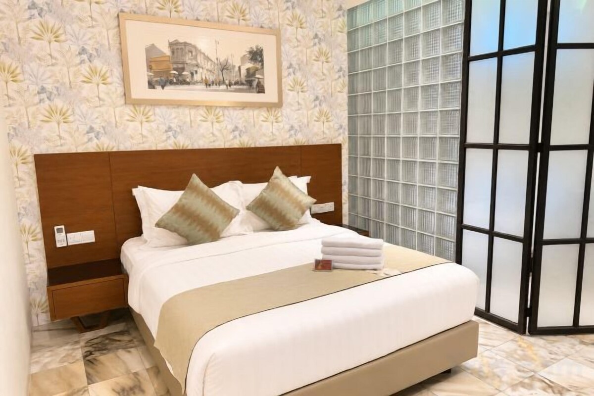 Premium bedding, pillowtop beds, minibar, in-room safe