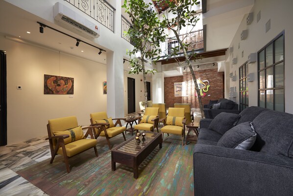 Lobby sitting area - Macalister Terraces Hotel (George Town)