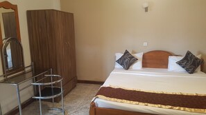 Iron/ironing board, free WiFi - nelum resort and tours (Kochchikade)
