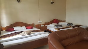 Triple Room | Iron/ironing board, free WiFi - nelum resort and tours (Kochchikade)