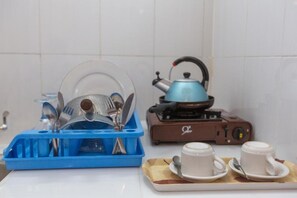 Coffee and/or coffee maker - (STD) Cozy Room in Trendy area Canggu, Cozy Small Resort within 10 Mins to Beach (Canggu)