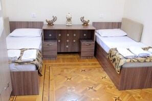Premium bedding, down comforters, blackout drapes, soundproofing - Centrum Hostel (Baku)