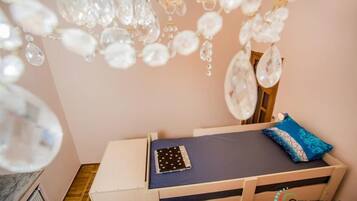 Ropa de cama de alta calidad, cubrecamas y cortinas blackout