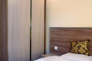 Kamar Double Deluks, kamar mandi pribadi | Seprai premium, selimut bulu angsa, tirai kedap cahaya, dan kedap suara