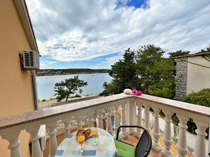 Outdoor dining - Holiday apartment mit Klimaanlage und Meerblick (Šilo)