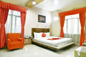 Laptop workspace, free WiFi - The Senator Hotel (Kolkata)