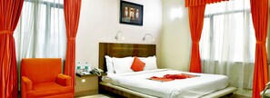 Laptop workspace, free WiFi - The Senator Hotel (Kolkata)