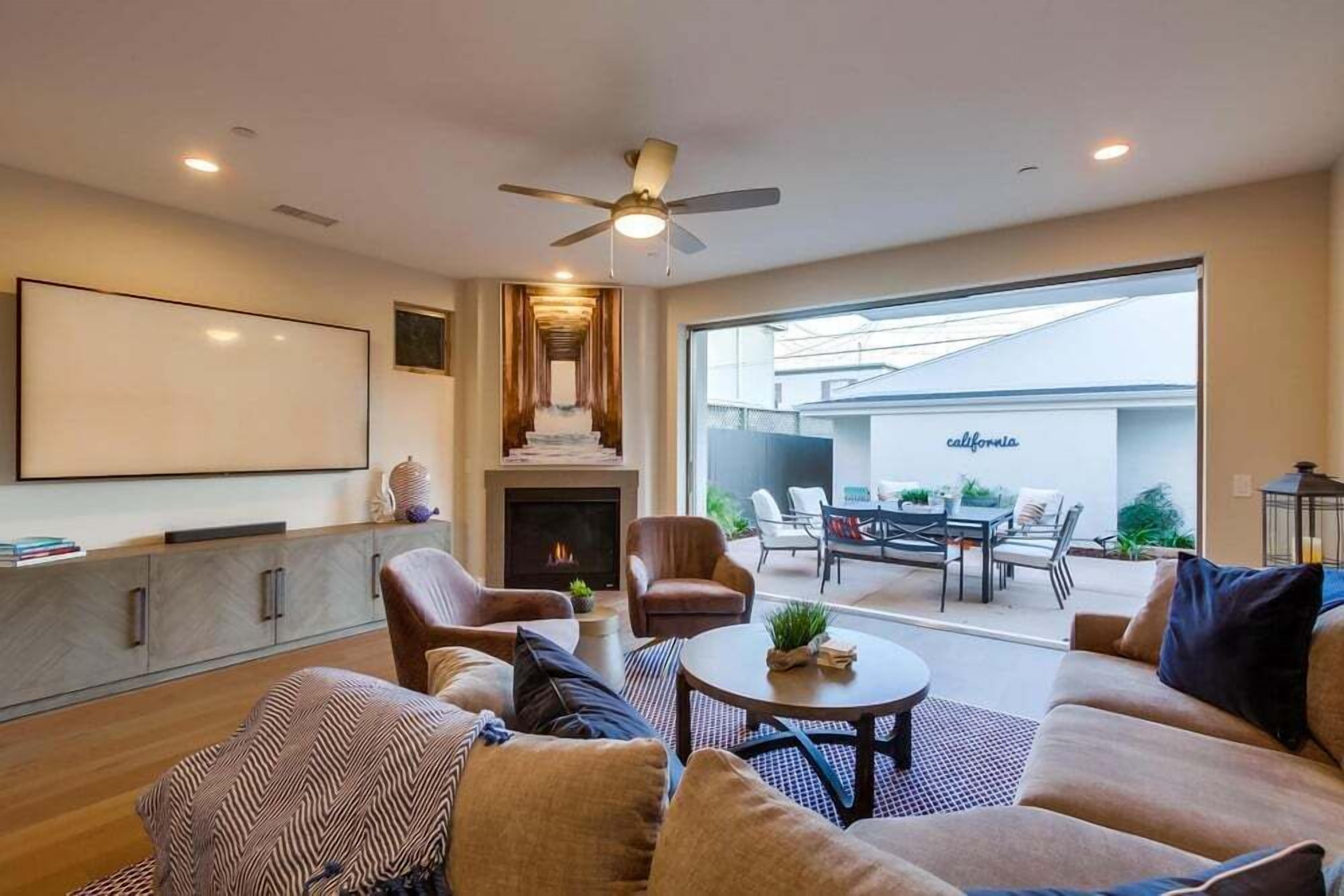 Smart TV, fireplace, Hulu, streaming services