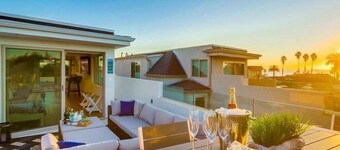 Beach 2 Blocks * Ocean Views * A/C