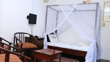 Apartment, 1 Bedroom | Memory foam beds, desk, blackout drapes, free WiFi