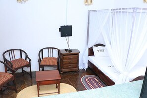 Apartment, 1 Bedroom | Memory foam beds, desk, blackout drapes, free WiFi