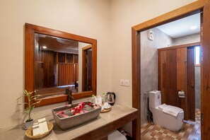 Shower, free toiletries, hair dryer, bathrobes - Family Wooden Boutique (Siem Reap)