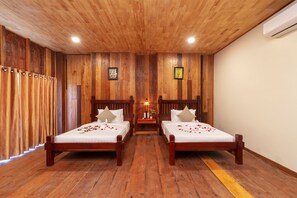 Minibar, in-room safe, desk, laptop workspace - Family Wooden Boutique (Siem Reap)
