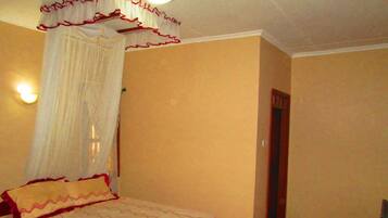 Desk, blackout drapes, free WiFi, bed sheets