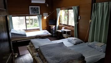 Japanese Style Room with Shared Bathroom | Free WiFi