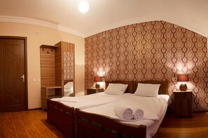Soundproofing, free WiFi, bed sheets - Hotel Mestia Residence (Mestia)