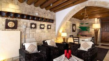 TV layar datar dan lantai berpemanas