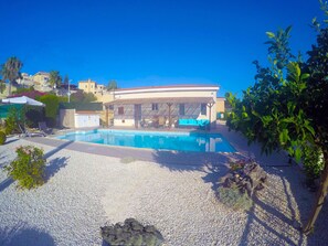 Outdoor pool - VILLA SERAPHINA - A BEAUTIFUL SINGLE STOREY VILLA in PEYIA  (peyia)