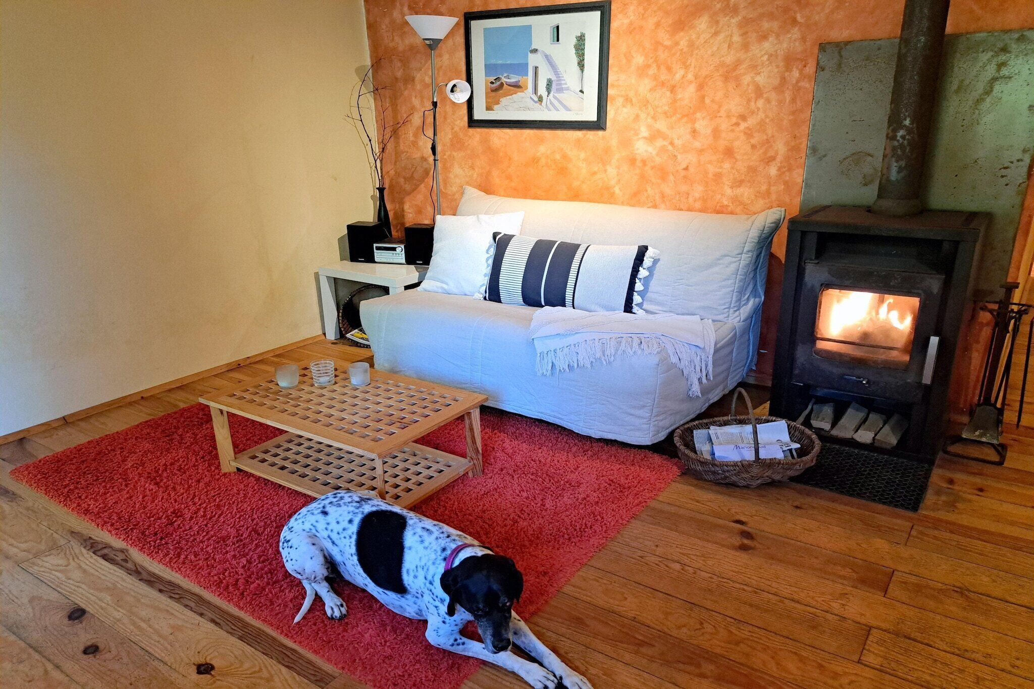 Fernseher, Kamin, Stereoanlage