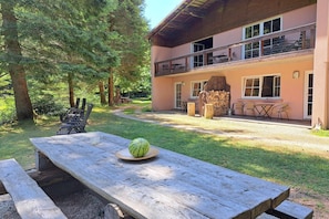 Outdoor dining - Apartment in Alsace with Private Terrace (Dabo)