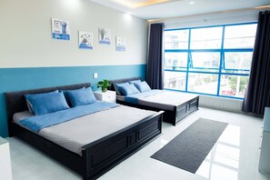 Quadruple Room | Minibar, desk, blackout curtains, soundproofing - Lalaland Hostel (Quy Nhon)