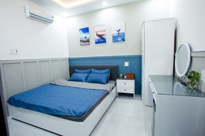 Double Room | Minibar, desk, blackout curtains, soundproofing - Lalaland Hostel (Quy Nhon)