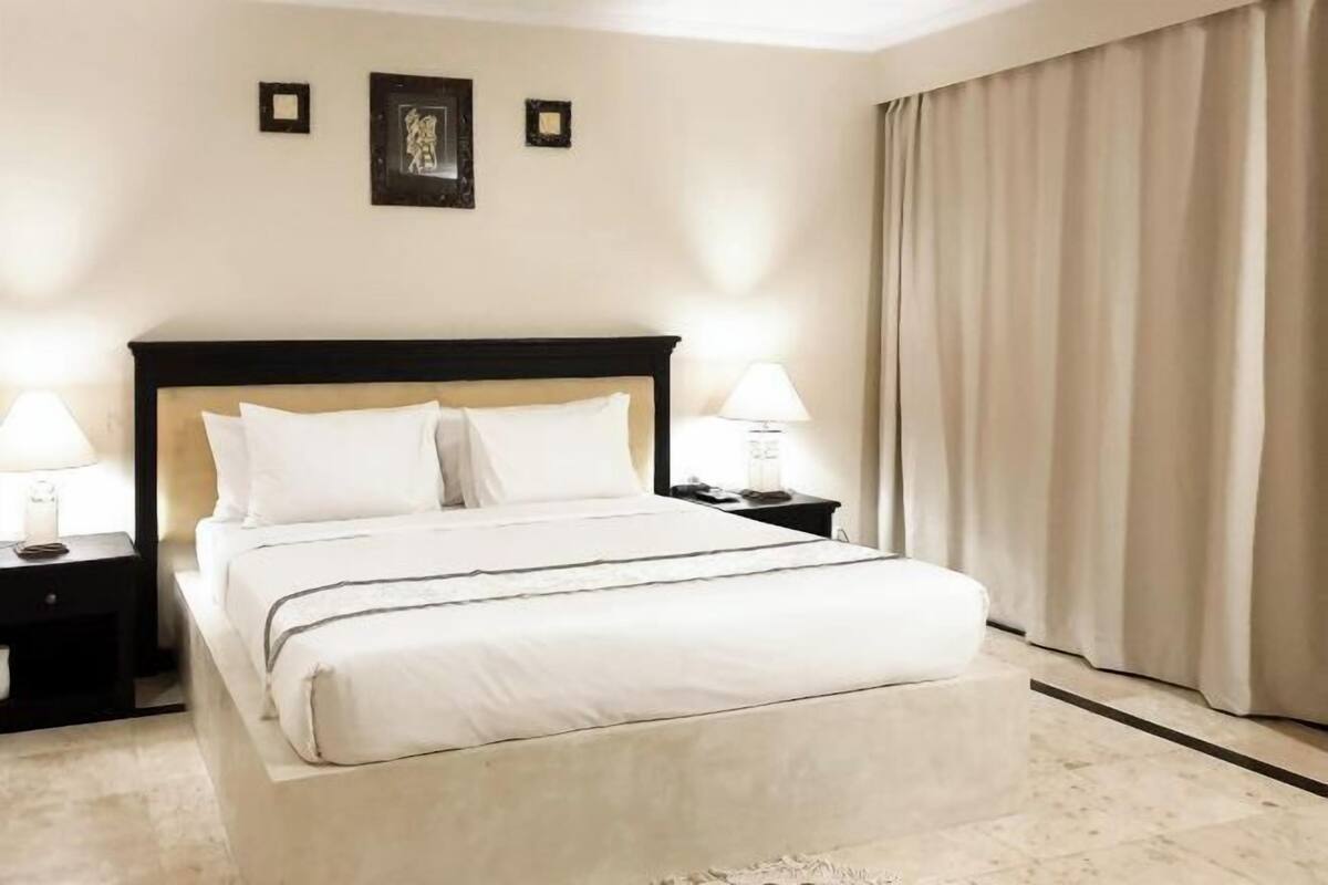 3 bedrooms, free minibar, blackout drapes, iron/ironing board