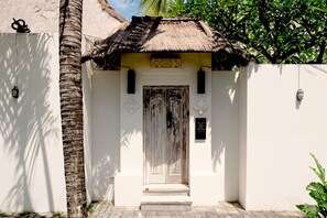 Front of property - Villa de Malicott (Seminyak)