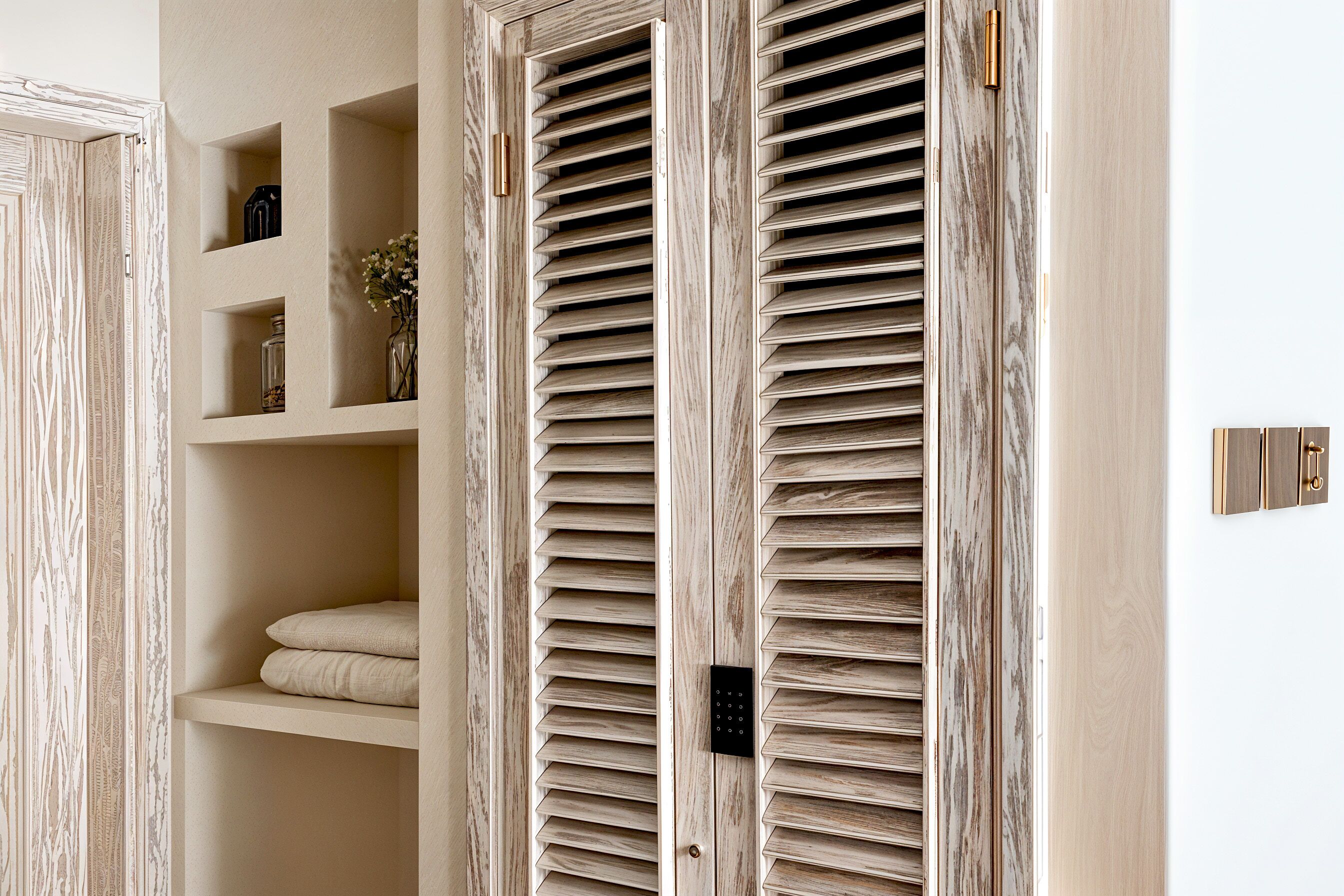 Minibar con artículos gratuitos y cortinas blackout 